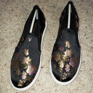 Beautifully Embroidered Shoe, Ladies Size 8
